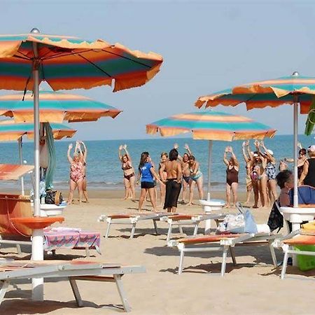 Hotel Residence Adria Роди Гарганико Екстериор снимка