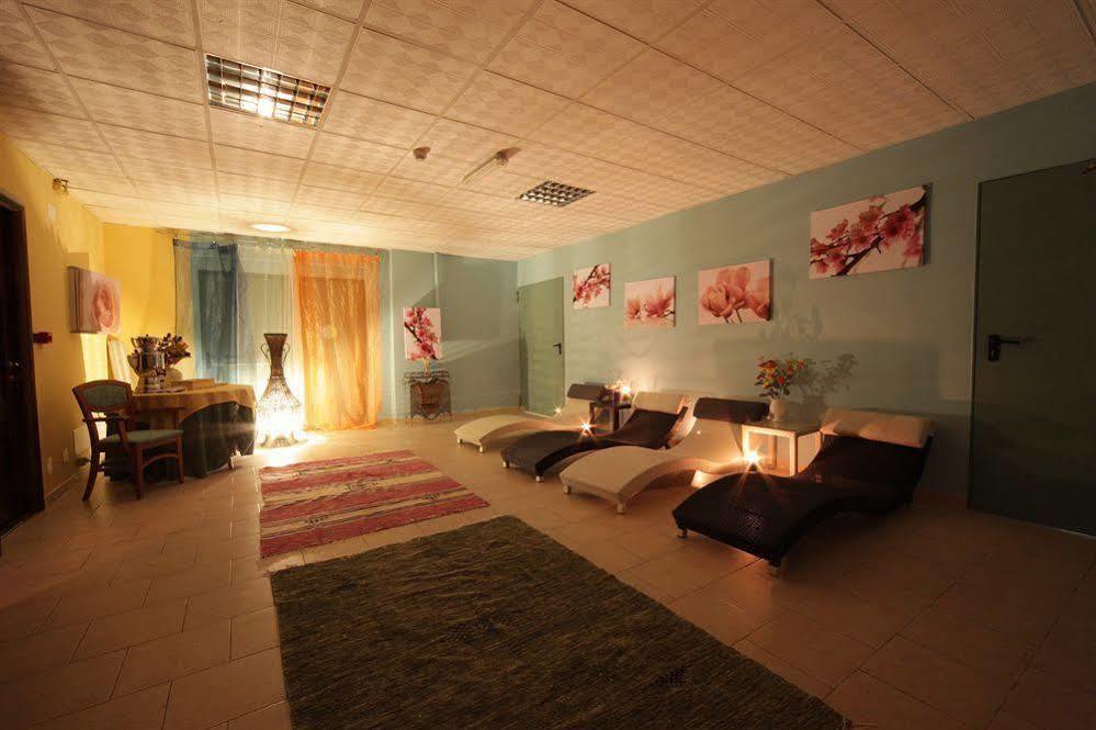 Hotel Residence Adria Роди Гарганико Екстериор снимка