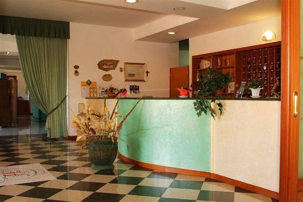 Hotel Residence Adria Роди Гарганико Екстериор снимка