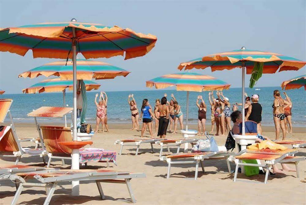 Hotel Residence Adria Роди Гарганико Екстериор снимка