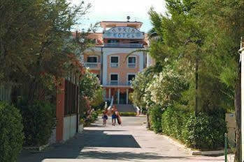 Hotel Residence Adria Роди Гарганико Екстериор снимка