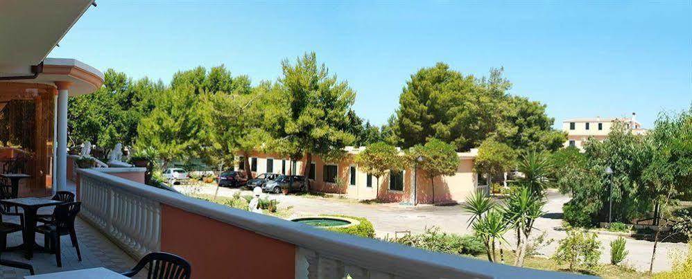 Hotel Residence Adria Роди Гарганико Екстериор снимка